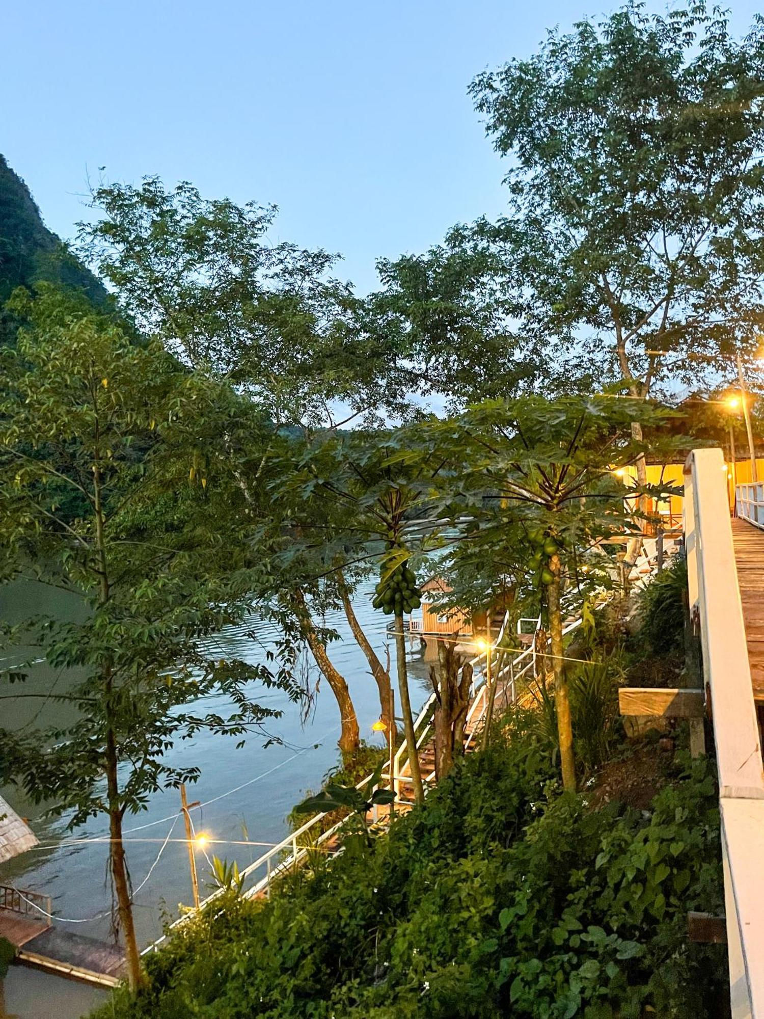 Nongkhiaw The Float House Hotel Ngoại thất bức ảnh