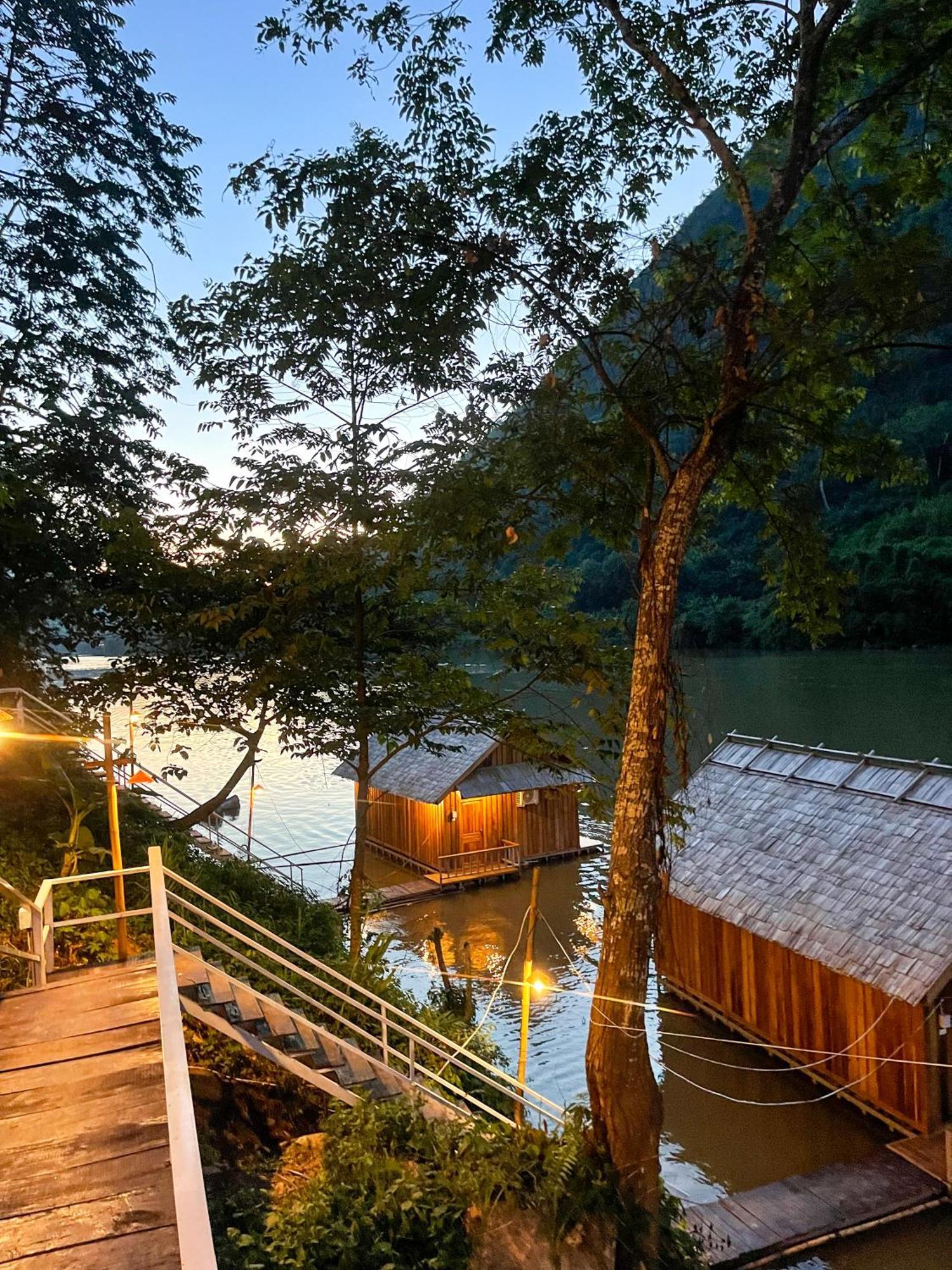 Nongkhiaw The Float House Hotel Ngoại thất bức ảnh