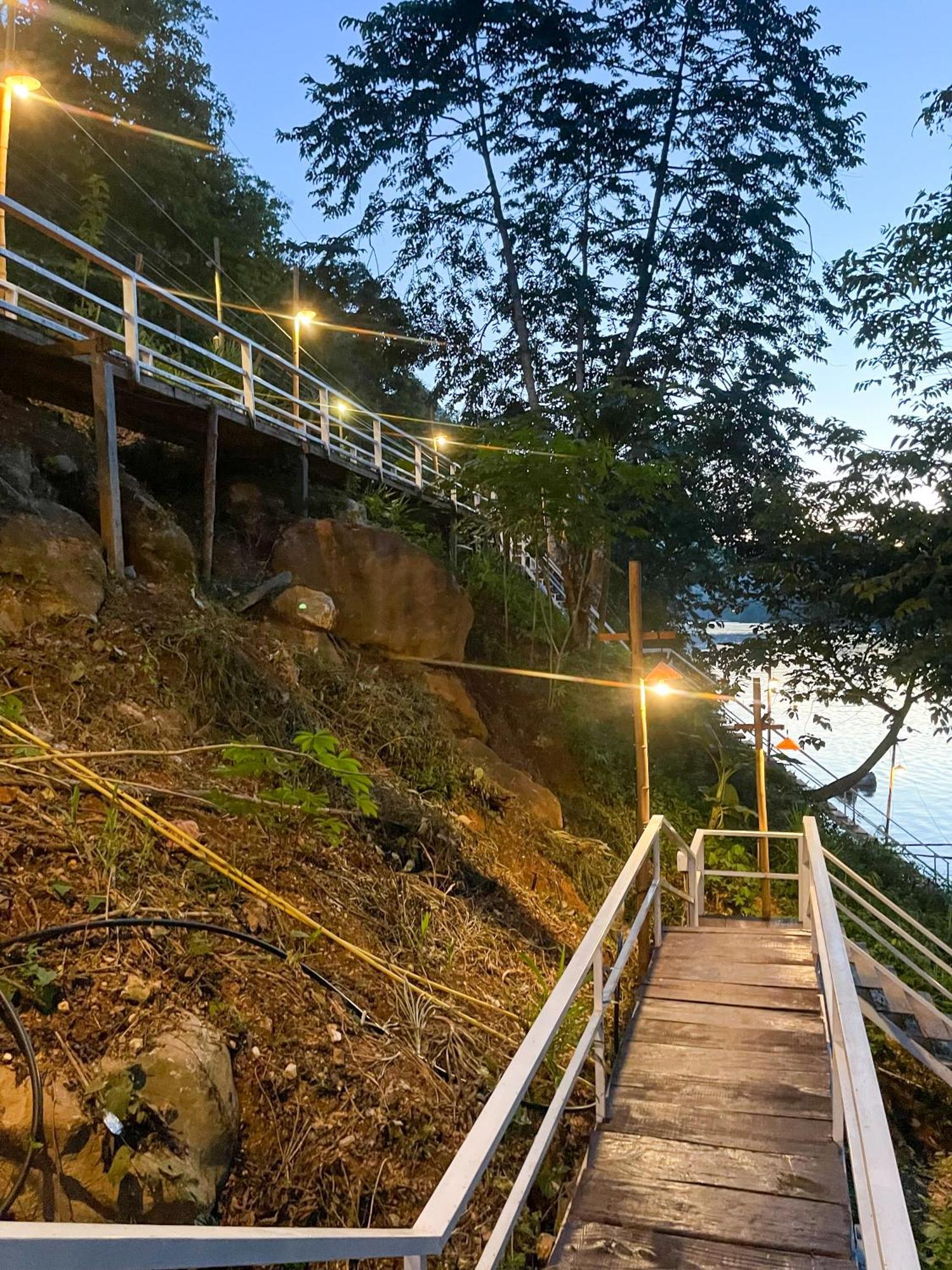 Nongkhiaw The Float House Hotel Ngoại thất bức ảnh