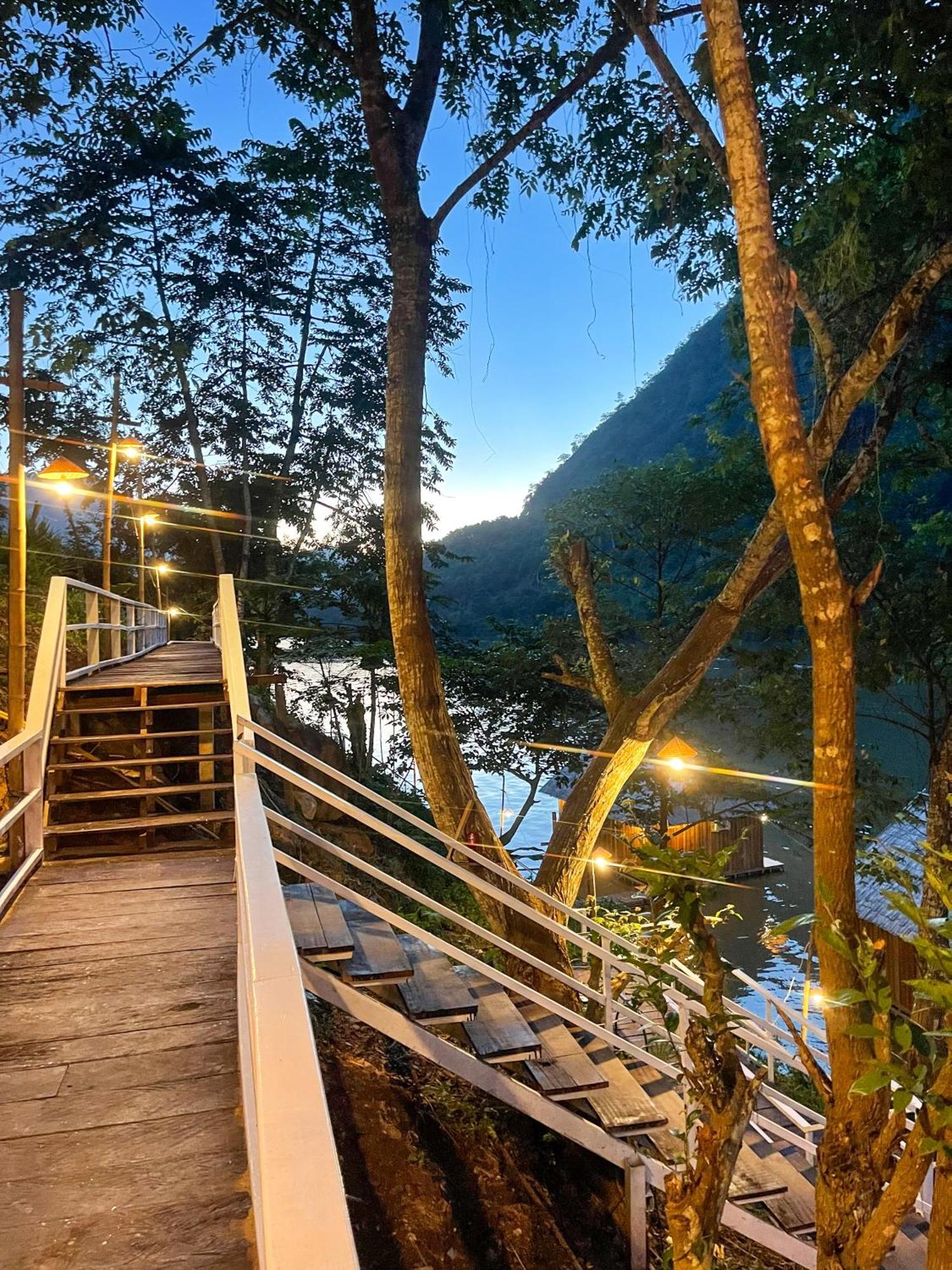 Nongkhiaw The Float House Hotel Ngoại thất bức ảnh