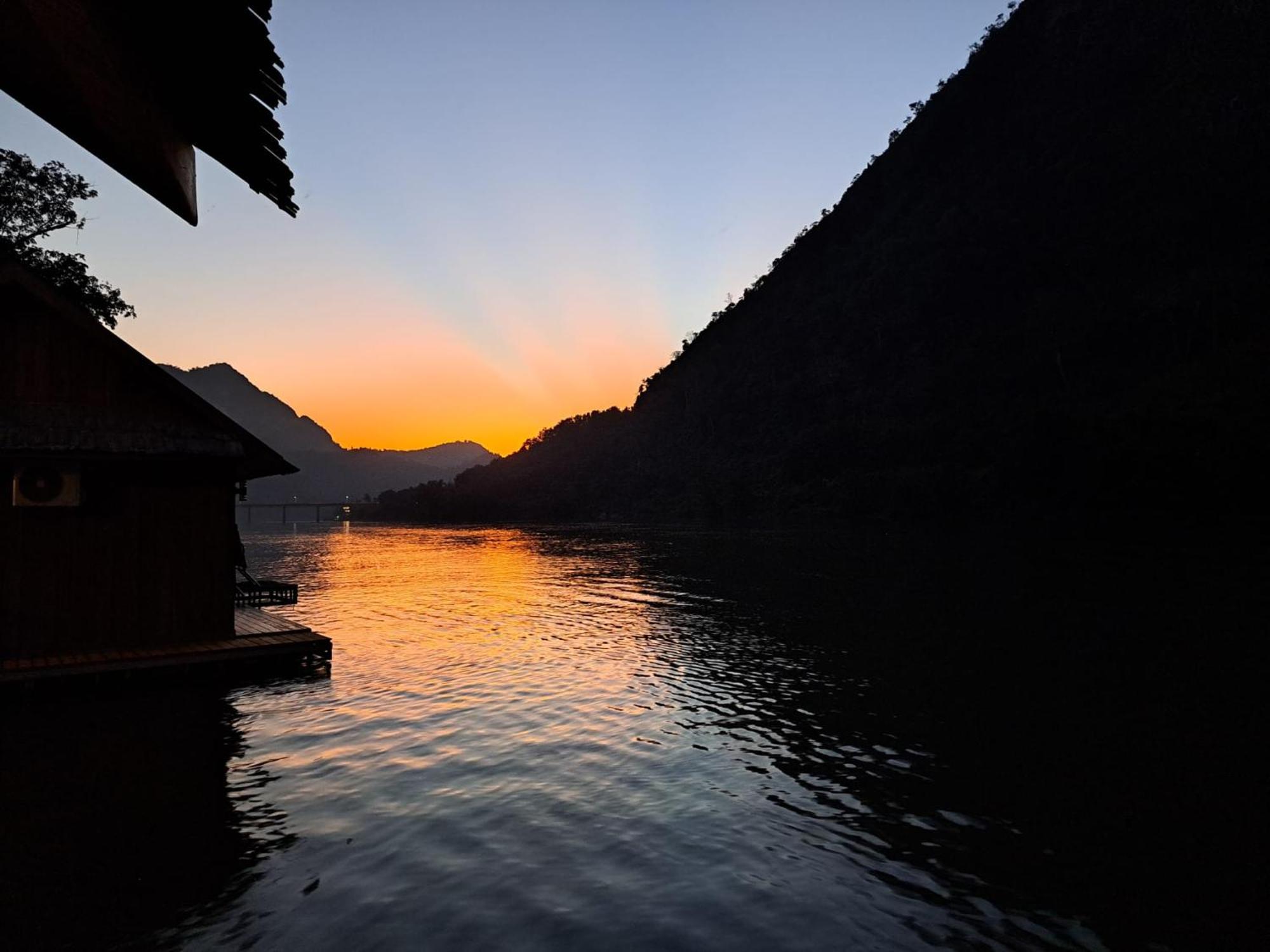 Nongkhiaw The Float House Hotel Ngoại thất bức ảnh